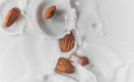 Las leches de almendra no son leche: Profeco