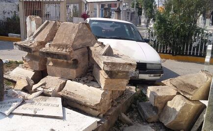 Hombre ebrio choca contra tumbas en Ciudad Victoria