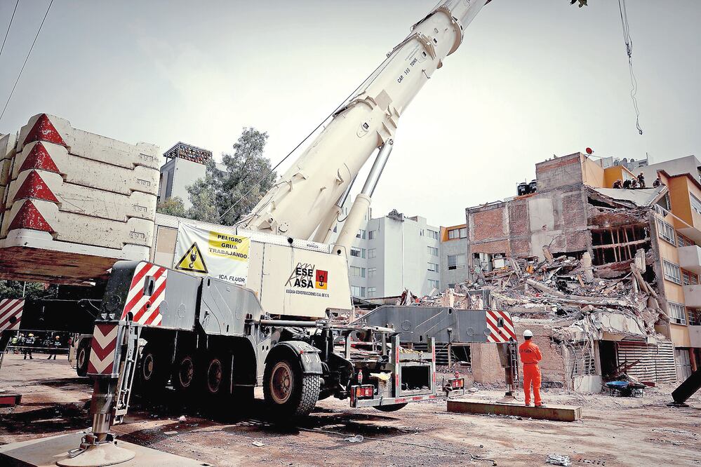 De acuerdo con el rector de la UNAM, Enrique Graue Wiechers, a consecuencia de las afectaciones por el sismo del pasado 19 de septiembre serán necesarios nuevos reglamentos de construcción y obras más seguras (ARCHIVO EL UNIVERSAL)