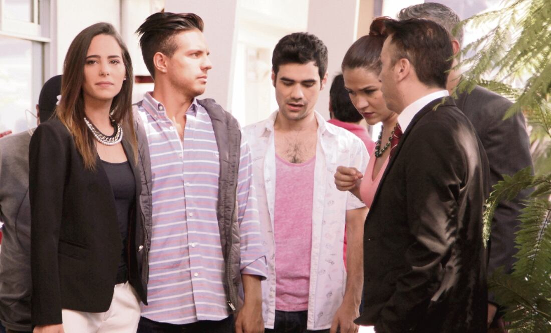 Laura Montijano y Vadhir (segundo de izq. a der.) estelarizan la serie basada en la vida los hermanos Rodríguez. (FOTO: CARLOS MEJIA. EL UNIVERSAL)