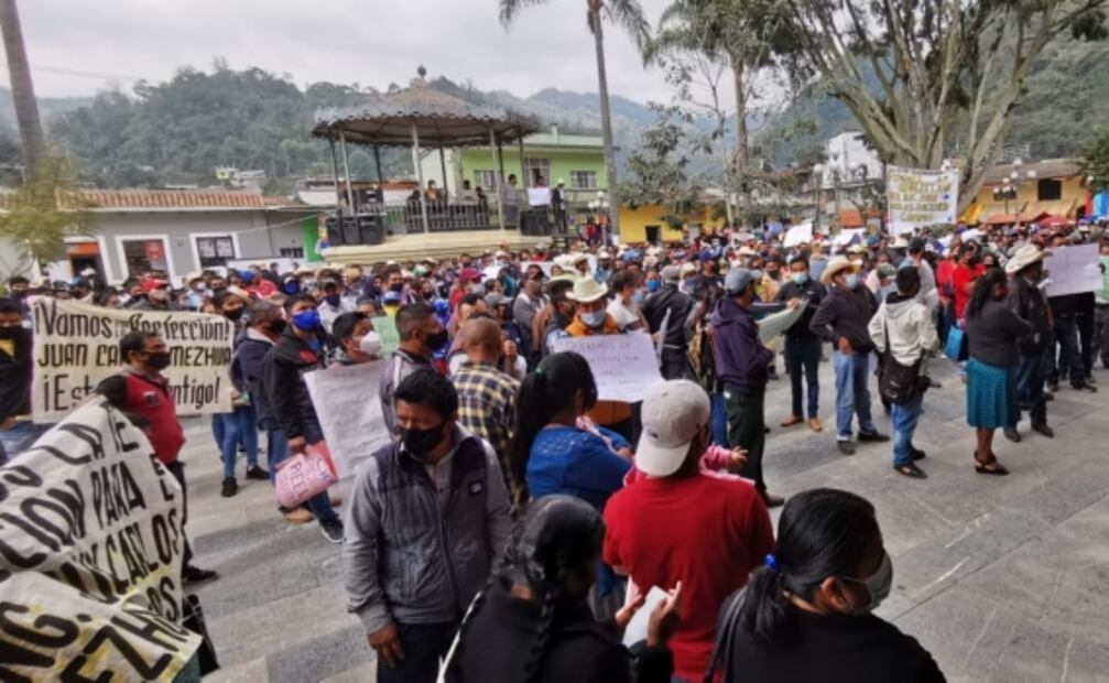Con protesta, exigen reelección de alcalde de Zongolica, Veracruz