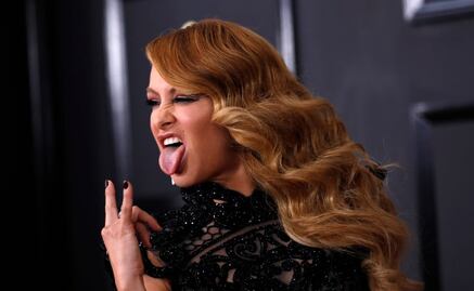 Paulina Rubio se cae en pleno show