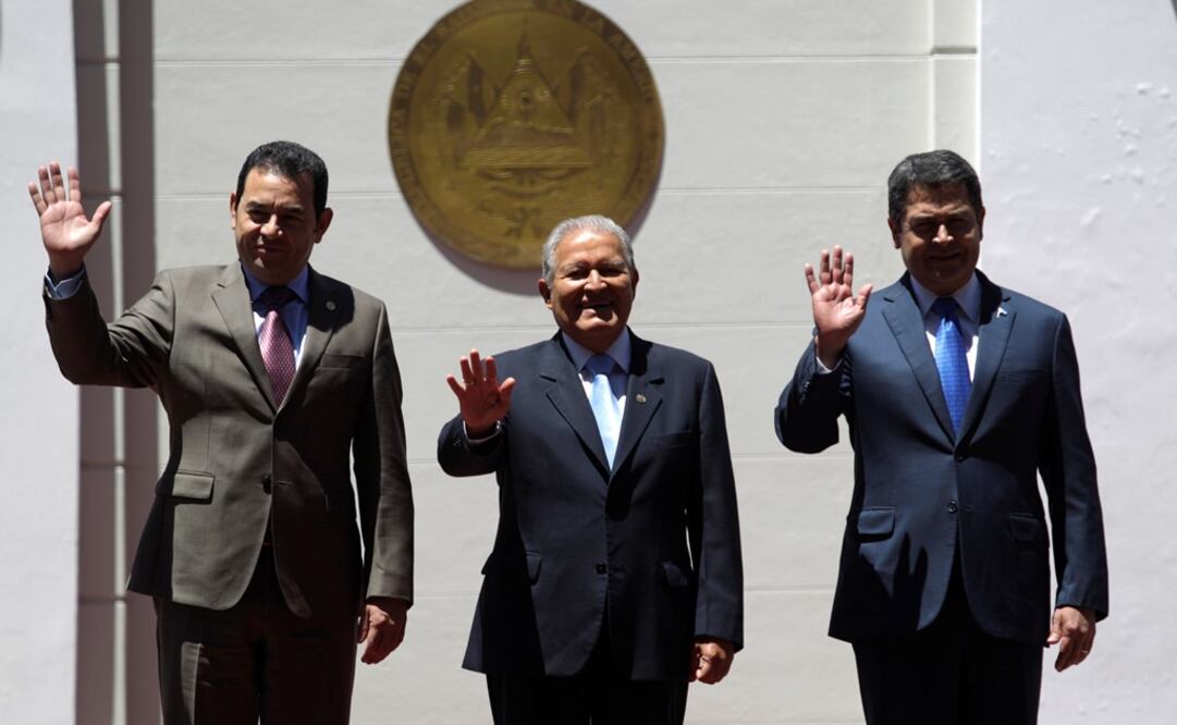 El presidente salvadoreño, Salvador Sánchez Cerén, recibió a sus homólogos de Honduras, Juan Orlando Hernández, y de Guatemala, Jimmy Morales, tres países del llamado Triángulo Norte de Centro. (Foto: Reuters/José Cabezas)