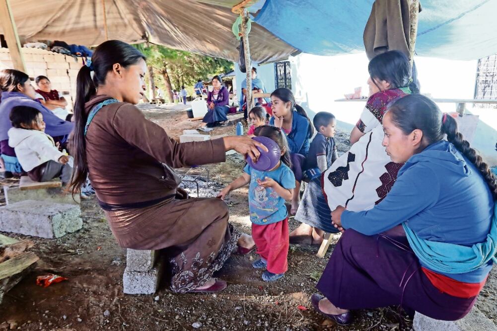 El número de indígenas desplazados podría incrementarse debido a que grupos armados de Chenalhó continúan con los disparos en las comunidades de Patkantel, Pacanam, Lobolaltik, Kotolchij y Balunaco, donde habitan más de 2 mil tzotziles (CUARTOSCURO)