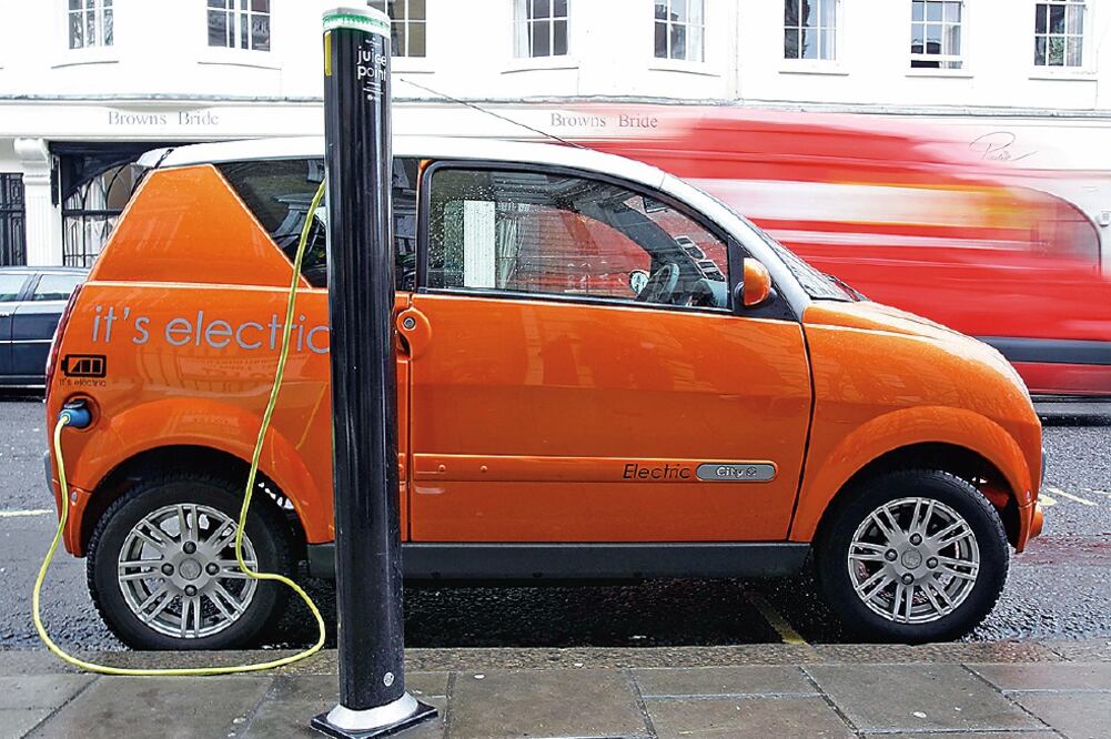 Entre los beneficios de los híbridos y eléctricos está que no pagan tenencia ni Impuesto Sobre Autos Nuevos, y circulan pese a las contingencias (ARCHIVO EL UNIVERSAL)