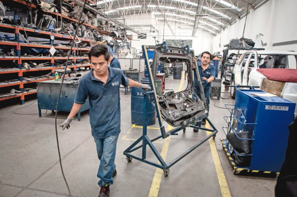 Esta administración se distinguió por registrar crecimiento del empleo ante el Seguro Social, pero “gran parte” de los trabajos ya existían y solamente se formalizaron, detalló el CEESP. (ARCHIVO EL UNIVERSAL)