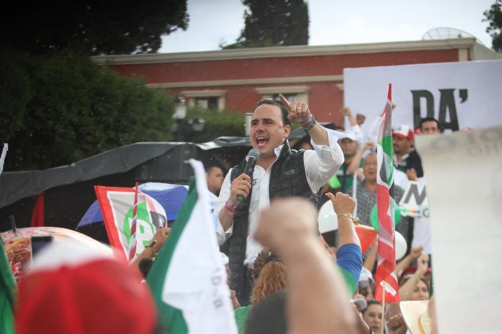 En Parras, Coahuila, el candidato de la alianza PRI, PAN, PRD, Manolo Jiménez, se comprometIó a fortalecer la seguridad y el turismo en este pueblo mágico