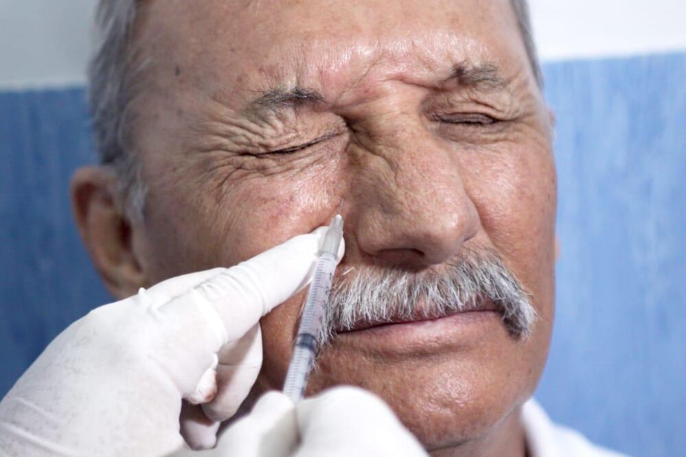 Tras ser diagnosticado, David Espadas es tratado por blefaroespasmo en la Clínica de Movimientos Anormales, donde acude cada tres meses para que le apliquen toxina botulínica A / Cortesía