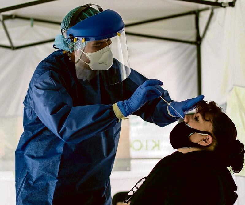 La tercera ola de Covid impactó a los sectores que conforman la actividad económica, dice el Inegi. Foto: Archivo/EL UNIVERSAL.