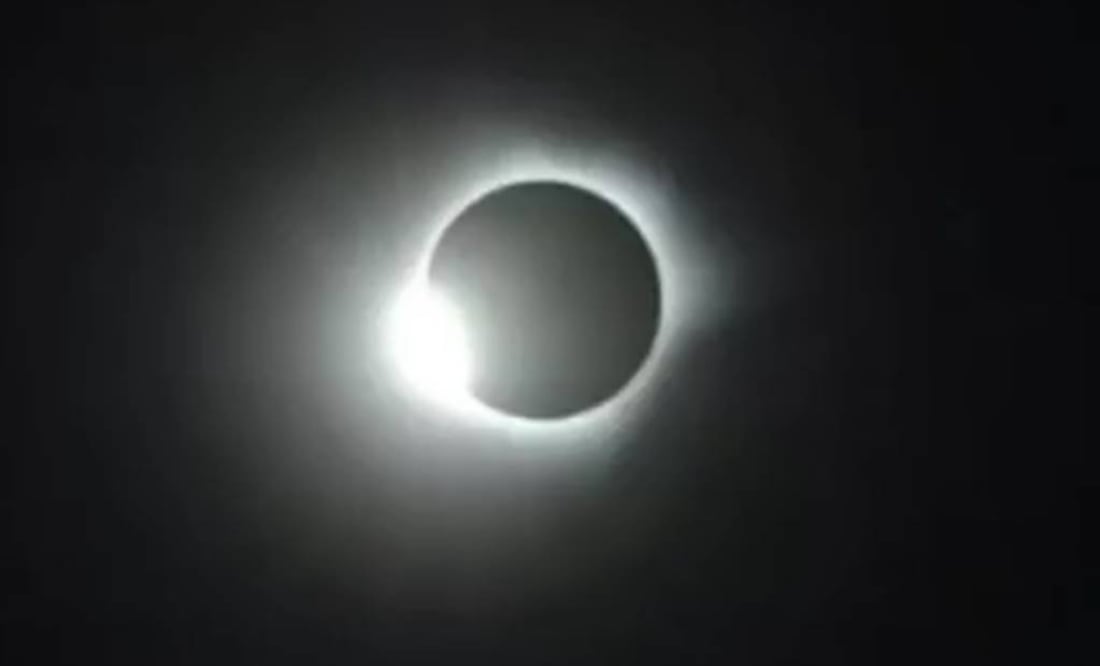 Imagen del eclipse desde Indonesia. Foto: Captura YouTube Slooh