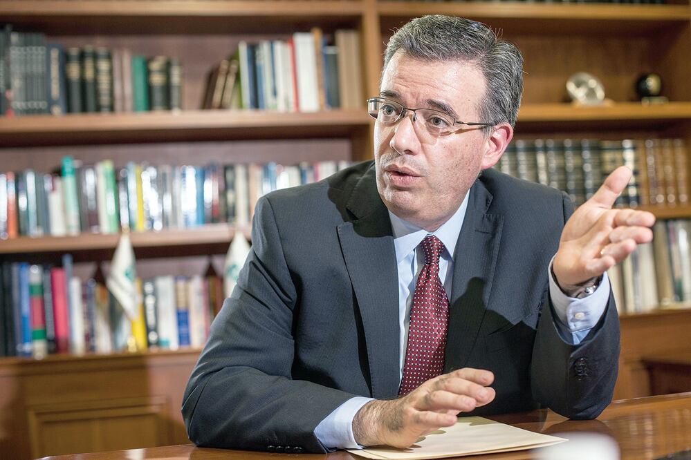 En la foto: Alejandro Díaz de León, gobernador del Banco de México (ARCHIVO. EL UNIVERSAL)