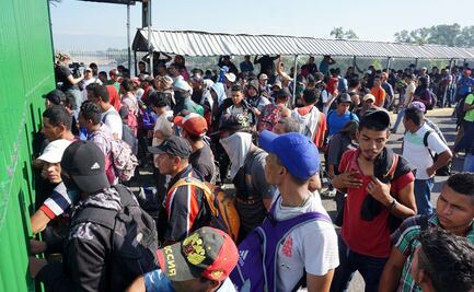 Migrantes aguardan en frontera de México y Guatemala para entrar "con más fuerza"