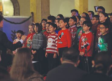 Envían cartas y música a Santa Claus y Reyes Magos