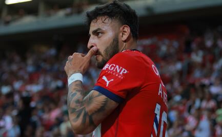 Alexis Vega reaparece en la banca de Chivas tras indisciplina en Toluca