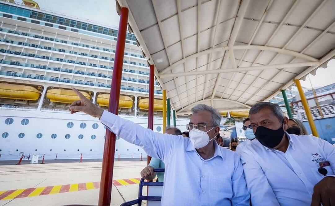 El gobernador dio la bienvenida a los tripulantes y viajeros del gigantesco crucero Navigator of the Sear. Foto: Especial