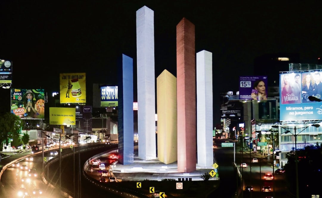 Las Torres de Satélite volvieron a encenderse luego de siete años en penumbra. Además se contempla un museo en el paso a desnivel, indicaron autoridades. Foto: Valente Rosas / EL UNIVERSAL
