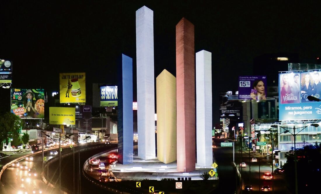 Las Torres de Satélite volvieron a encenderse luego de siete años en penumbra. Además se contempla un museo en el paso a desnivel, indicaron autoridades. Foto: Valente Rosas / EL UNIVERSAL