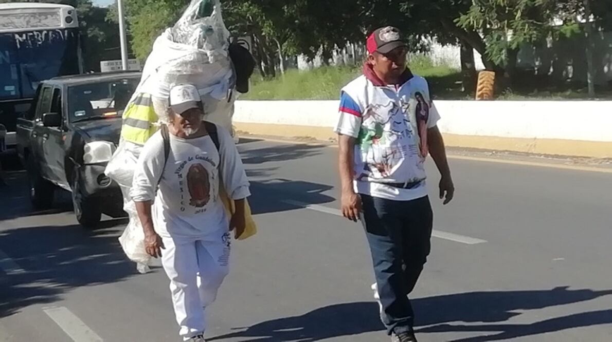 En los últimos años, Isidro Poot efectuó una travesía a pie desde la capital del país hasta Yucatán. Foto: Especial 
