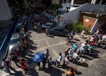 Venezolanos afrontan falta de billetes nuevos