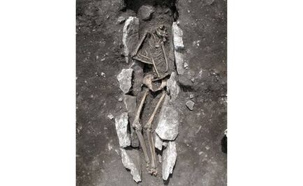 Hallan milenario esqueleto humano en monte de Grecia