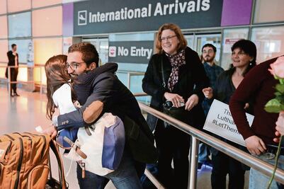 Juez suspende a nivel nacional el veto migratorio del gobierno