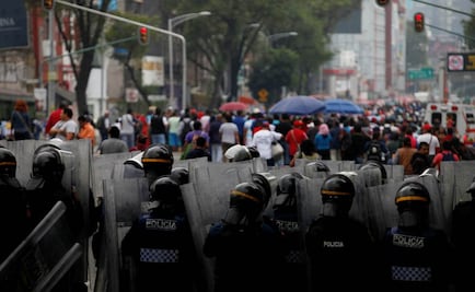 Maestros disidentes hacen correr a policías... burlan cerco