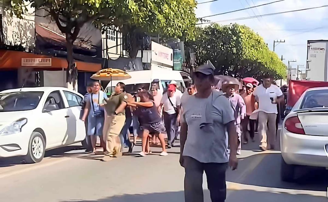Habitantes de Matlapa retuvieron a policía municipal, tras una detención con presunta violencia. 06/09/2026. | Foto: Especial.