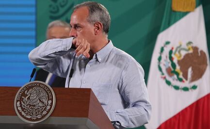 Uno no usa cubrebocas y otro quiere ponérselo a los reporteros