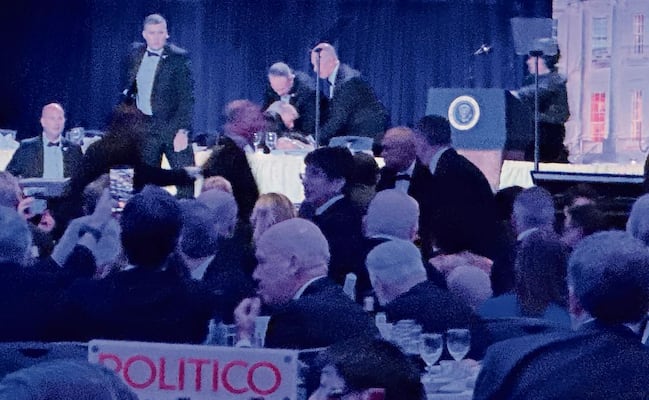 Trump libra incidente de tiroteo en EU