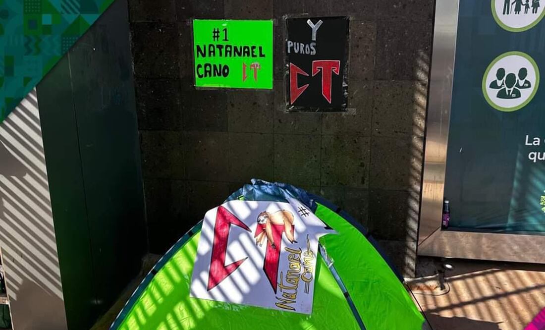 Fans de Natanael Cano acampan días antes del concierto en la FENAPO. Foto: Esepcial