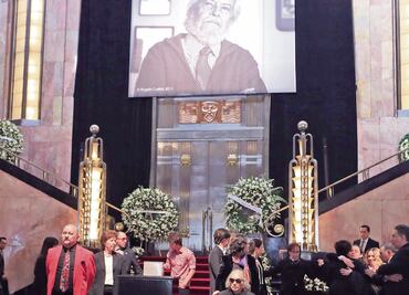 Lágrimas y ovaciones despiden a Fernando del Paso en Bellas Artes