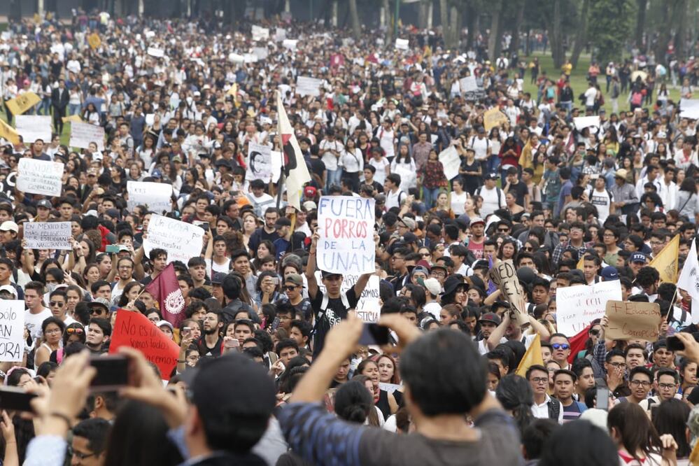 30 mil estudiantes pidieron ayer la salida de los porros de la UNAM