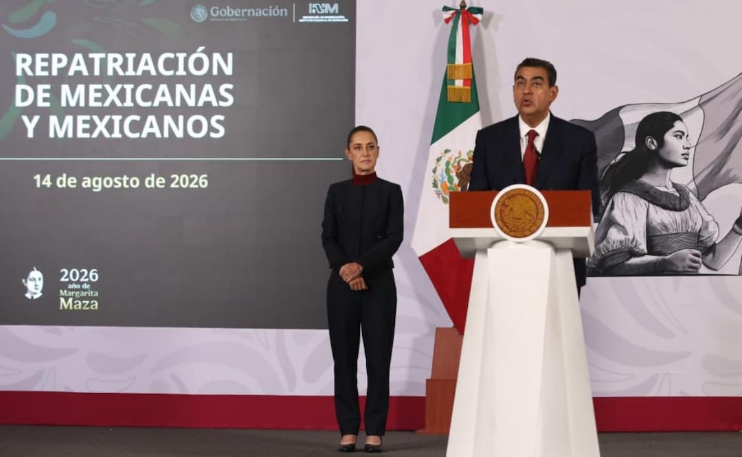 Sergio Salomón Céspedes comisionado del Instituto Nacional de Migración durante durante la conferencia de prensa de la presidenta Claudia Sheinbaum desde Palacio Nacional este viernes 14 de agosto del 2026. Foto: Carlos Mejía / EL UNIVERSAL