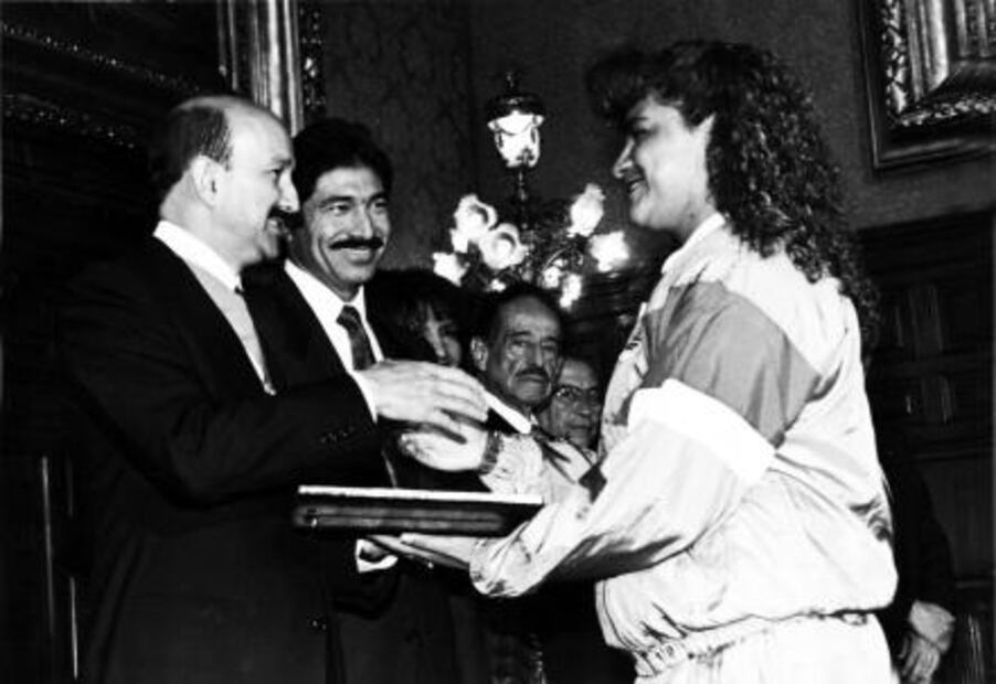 Por qué el 20 de noviembre desfilan deportistas y no militares