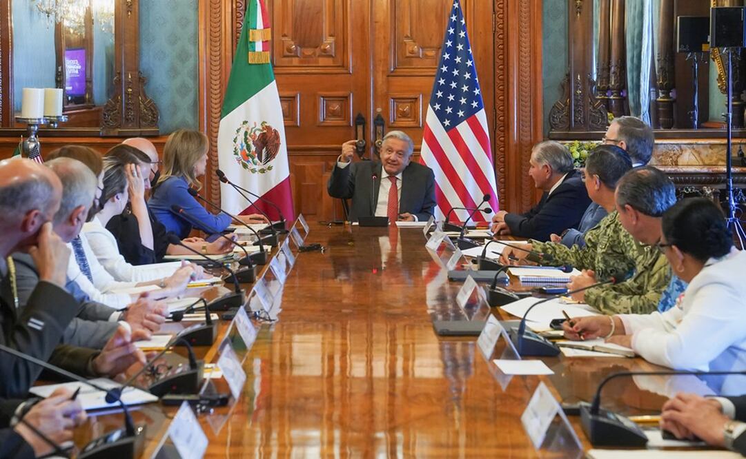 AMLO en reunión con equipo de seguridad de Estados Unidos y miembros del gabinete mexicano en Palacio Nacional. Foto: Twitter: @lopezobrador_