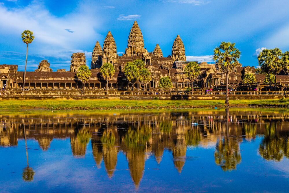 Angkor Wat es un sitio sagrado hinduista que atrae a más de dos millones de turistas para observar el atardecer. (Foto: Istock)