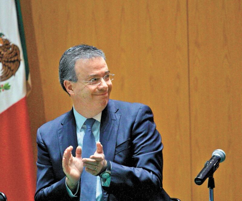 Durante su participación en el Seminario de Perspectivas Económicas 2020, el gobernador del Banxico, Alejandro Díaz de León, dijo que se espera una mejoría tras varios trimestres con desempeño desfavorable. Foto: GERMÁN ESPINOSA. EL UNIVERSAL