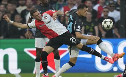 Bayer Leverkusen golea al Feyenoord de Santiago Giménez