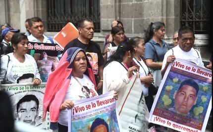 A casi 11 años del Caso Ayotzinapa, padres de los 43 acusan de investigación "escueta" en el gobierno de Sheinbaum