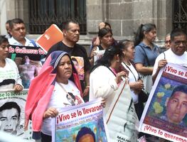 A casi 11 años del Caso Ayotzinapa, padres de los 43 acusan de investigación "escueta" en el gobierno de Sheinbaum