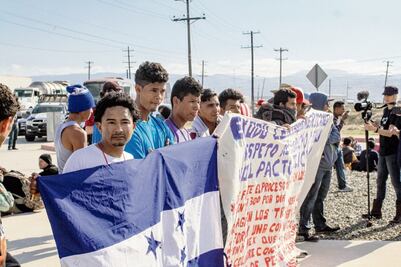 Migrantes esperan respuesta a ultimátum puesto a EU