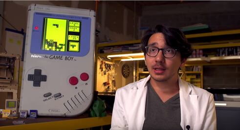 Estudiante gana Guinness por Game Boy gigante