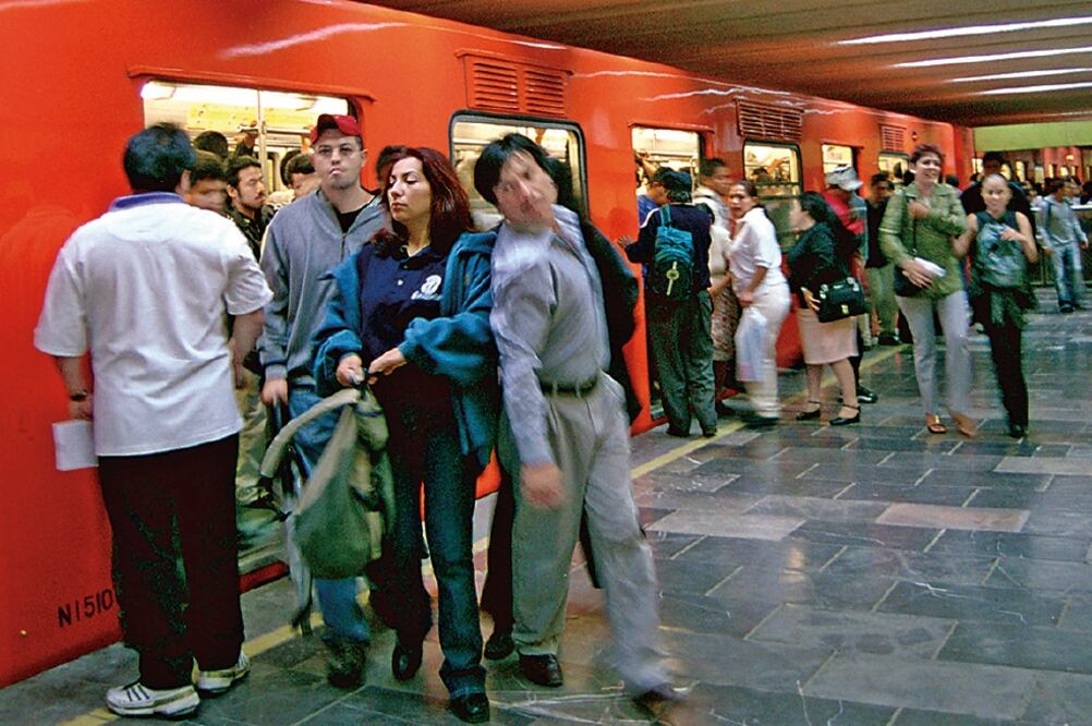 De acuerdo con la encuestade Inmuebles24.com, el 43% de los consultados dijo que el tiempo de traslado ideal de su casa al trabajo es de 30 minutos (ARCHIVO EL UNIVERSAL)