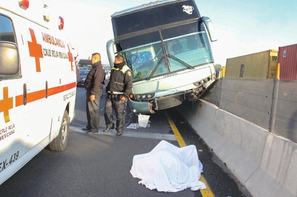 Choca autobús en el Circuito Mexiquense