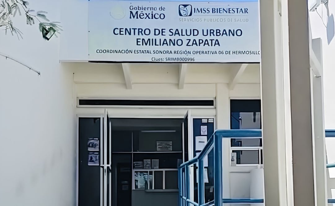 Alrededor de 50 pacientes y trabajadores fueron evacuados del Centro de Salud IMSS-Bienestar de Hermosillo, luego de registrarse un derrame de ácido muriático. | Foto: Especial.