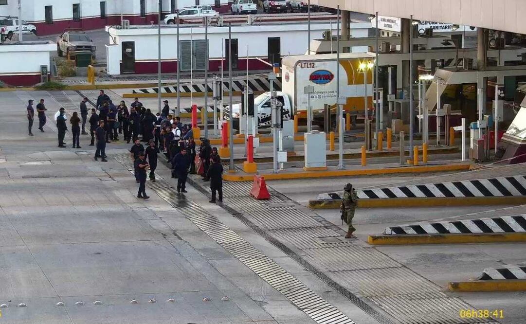 Cese de cinco agentes aduanales provoca bloqueo en Puerto de Manzanillo. Foto: Manuel Espino/ EL UNIVERSAL