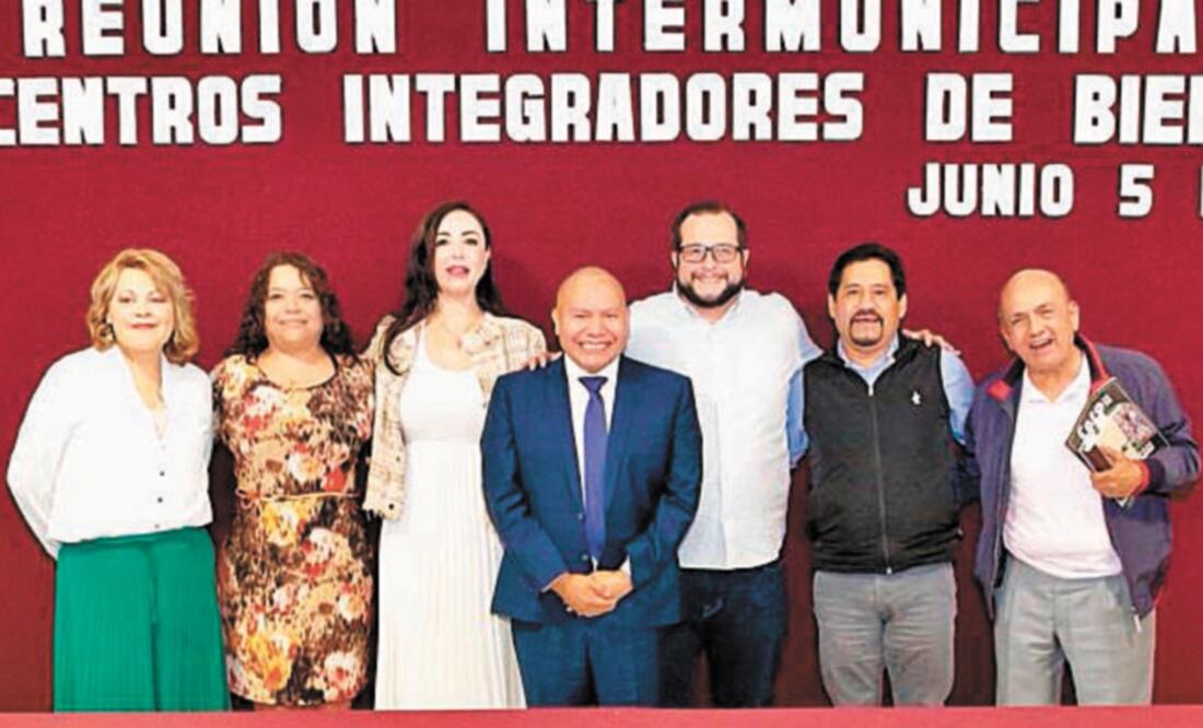 Apoyo. José Ramón López Beltrán (segundo de der. a izq.), dijo antes de entrar a la reunión: “Vengo como amigo, como ciudadano”. Foto: ESPECIAL