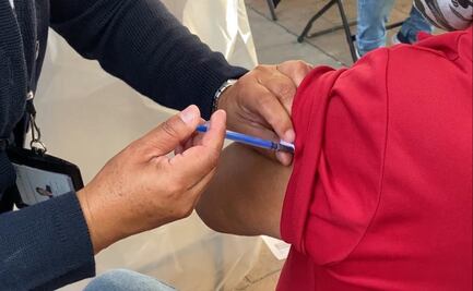 El lunes comienza la vacunación para adultos mayores en 30 municipios más del Edomex