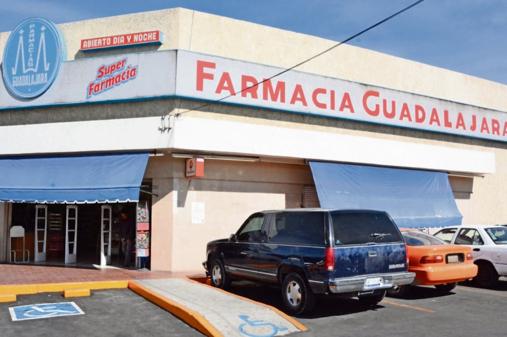 En las más de mil 800 sucursales de Farmacia Guadalajara del país se aceptan pagos por medio de la aplicación BBVA Wallet. Foto: ARCHIVO EL UNIVERSAL