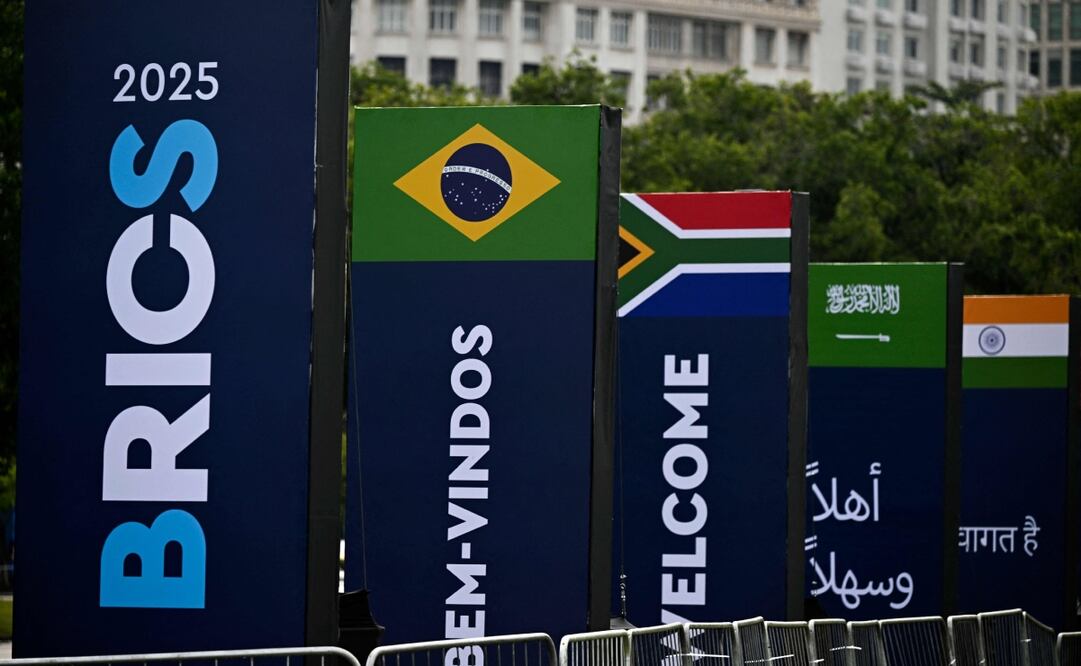 Vista de pancartas de la cumbre BRICS en los alrededores del Museo de Arte Moderno (MAM) donde se realizará la cumbre BRICS 2025 en Río de Janeiro, Brasil. Foto: AFP